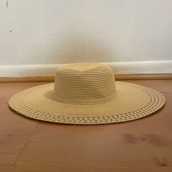 Floppy wide Brimmed Straw Hat - Picture 1 of 5